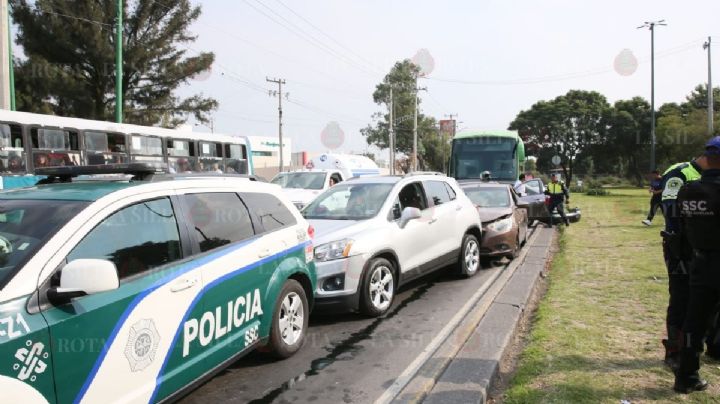 Carambola de 8 autos afecta Periférico y canal de Tezontle; hay personas heridas | VIDEO