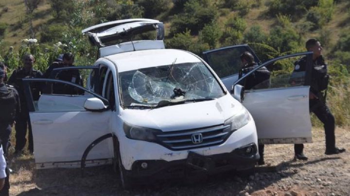 Persiguen a asaltantes, se voltean y caen a barranco en Comanja de Corona