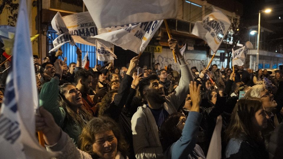 Santiago, capital de Chile, quedó en manos del partido derechista, mientras otras municipalidades fueron refrendadas por el oficialismo.