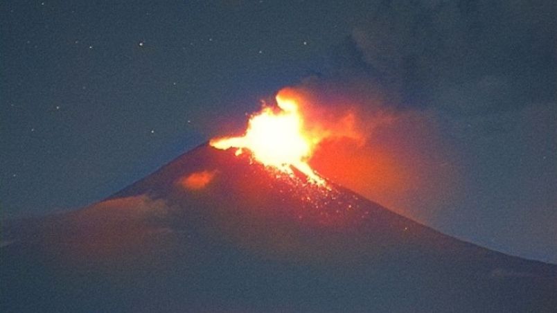 El volcán Popocatépetl se encuentra en Amarillo Fase 2, por lo que las autoridades recomiendan a la población en las zonas cercanas que tomen precauciones ante la posible caída de ceniza.