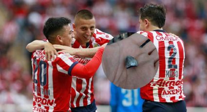 ¿Qué pasó en Chivas? Revelan qué jugador lanzó petardo a la prensa