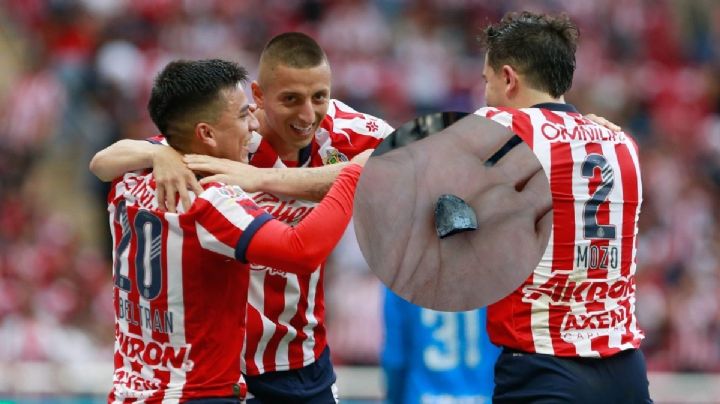 ¿Qué pasó en Chivas? Revelan qué jugador lanzó petardo a la prensa