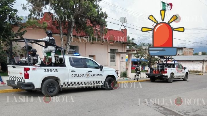 Habitantes de Nogales retienen a hombre; lo acusan de robo