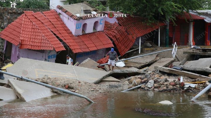 Playa revolcadero destrozada por el huracán "John" en Acapulco