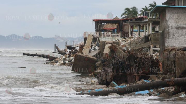 ”Huracán “John” desaparece 100 metros de playa Bonfil y destroza 40 restaurantes