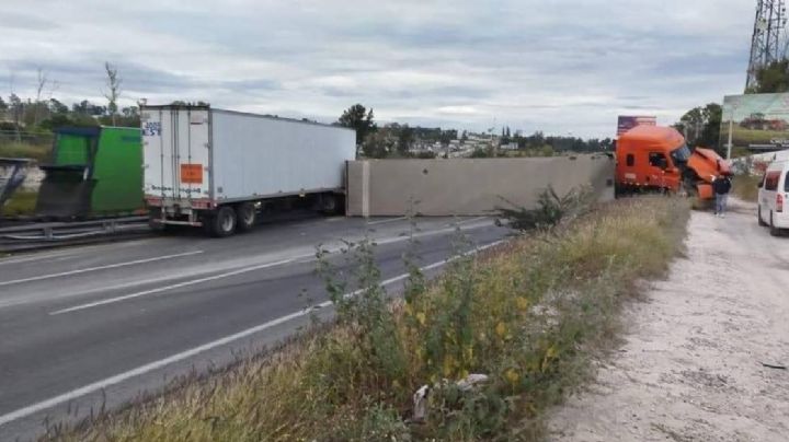 Volcadura de tráiler causa caos vial en la carretera Silao-Irapuato