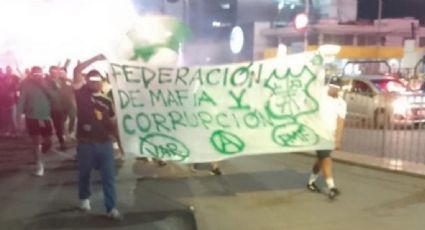 "Un ticket no puede costar más que un día de salario": protestan afuera del Estadio León