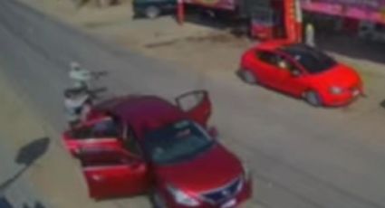 Los pistoleros del carro rojo: llegan, disparan a custodios y huyen | VIDEO