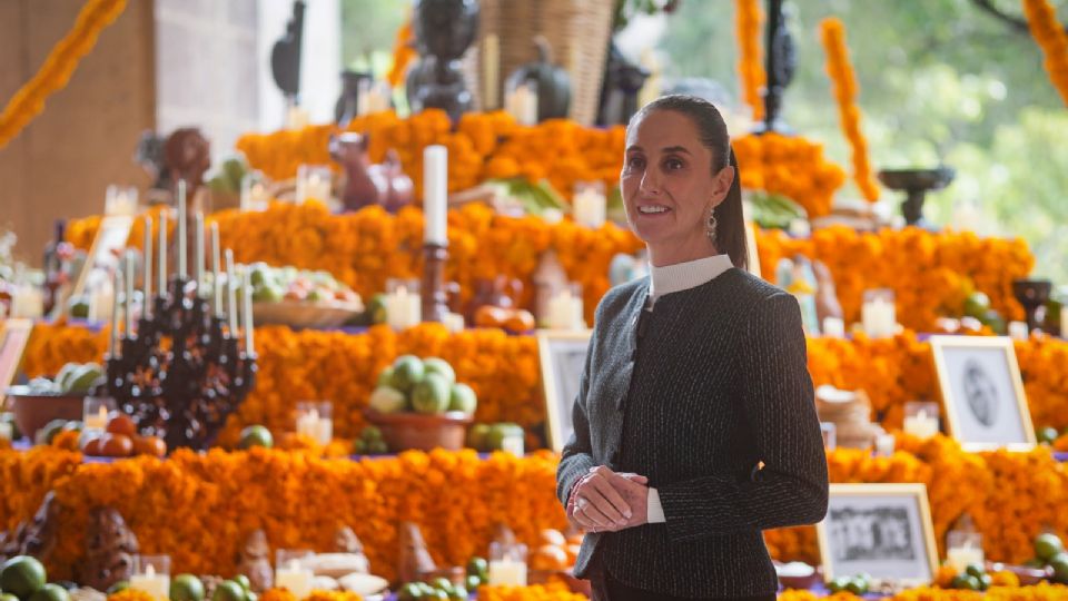 En el marco del Día de Muertos, Sheinbaum dijo que esta fecha no solo es para recordar a nuestros seres queridos, sino también a las ancestras que 'nos dieron patria'.