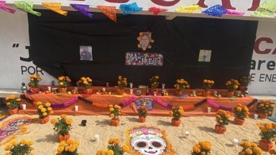 Ofrendas en memoria de víctimas de deslaves en el Edomex