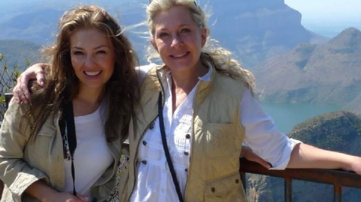 Thalía se maquilla en el panteón antes de darle el último adiós a su hermana Ernestina Sodi