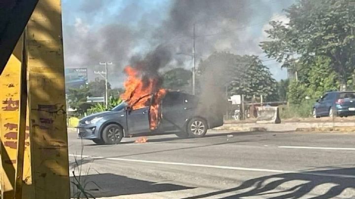 Terror en la carretera Villahermosa-Frontera: sicarios queman vehículos y ejecutan a automovilista