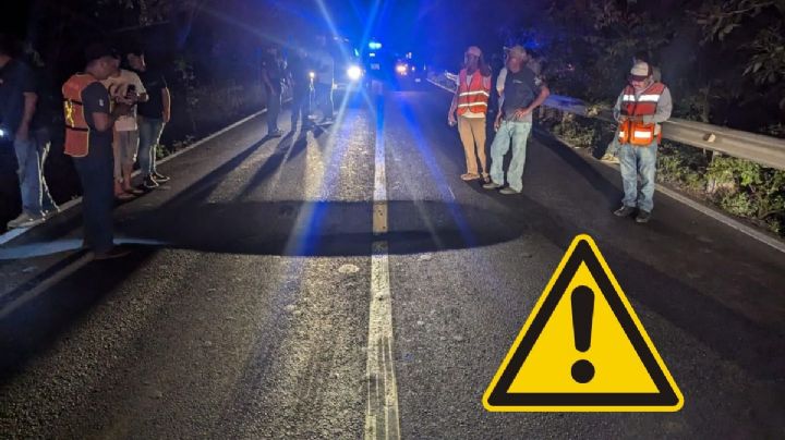 Cierran la carretera federal 180 en Actopan por mega socavón