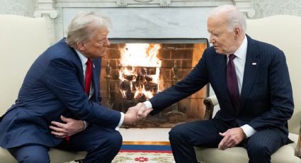 Con apretón de manos y sonrientes, Biden y Trump inician transición ordenada