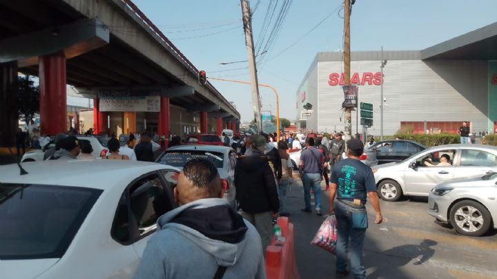 Transportistas desquician Tlalnepantla; hay conatos de violencia en avenida Gustavo Baz