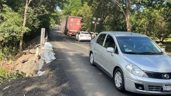 Reabren carretera Nautla - Cardel, en Actopan, tras reparación de socavón