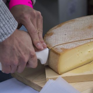 Queso cheddar, el producto gourmet al centro de una estafa millonaria