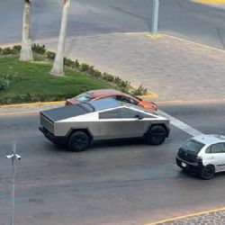 Una camioneta del "futuro" ronda por las calles de León | VIDEO