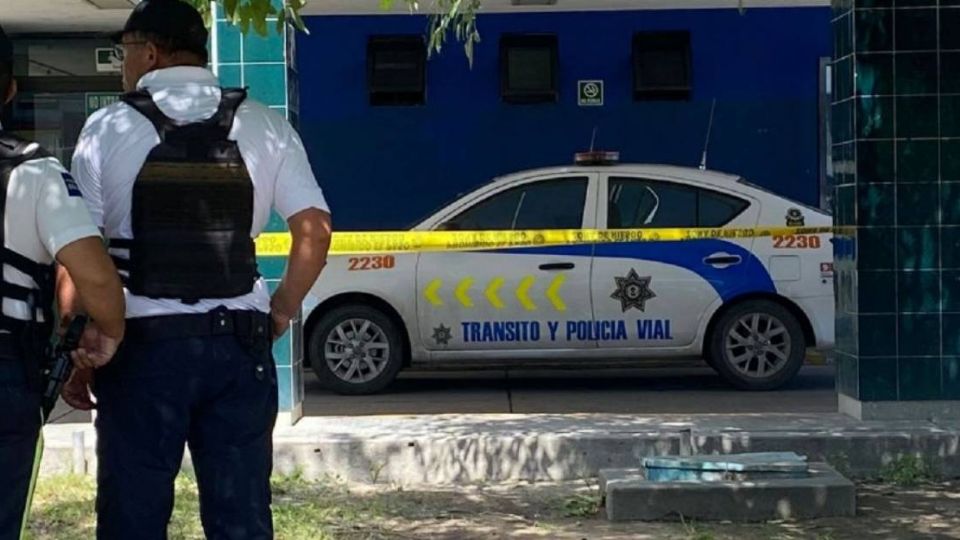 El expolicía fue atacado por motosicarios cuando iba en su automóvil.