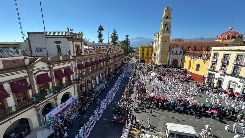 VIDEO: Rompe récord La Bamba 2024 en Xalapa con más de 2,700 jarochos