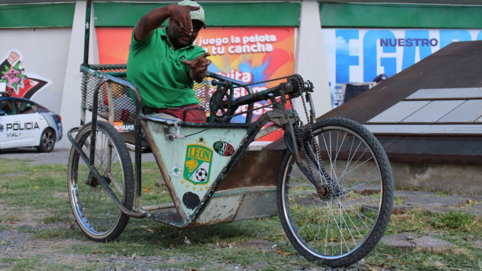 Aficionado del Club León sobre ruedas