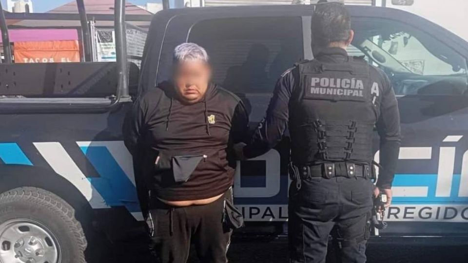 Elementos de la Policía de Querétaro detuvieron al hombre y lo pusieron a disposición de las autoridades correspondientes.