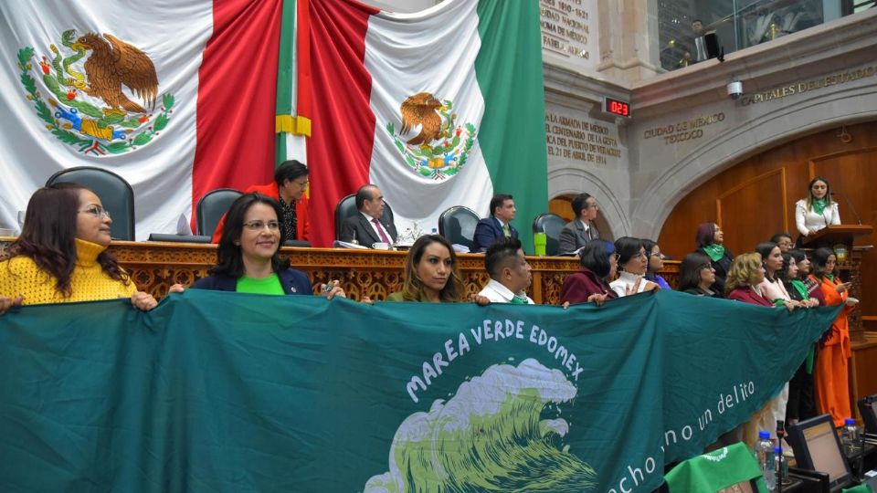 El Estado de México había postergado legislar en la materia por casi 20 años, pero la actual Legislatura logró los consensos necesarios con seis de las siete fuerzas políticas representadas en el Congreso para su aprobación.