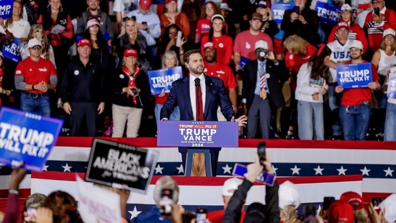 Vance en su cierre de campaña