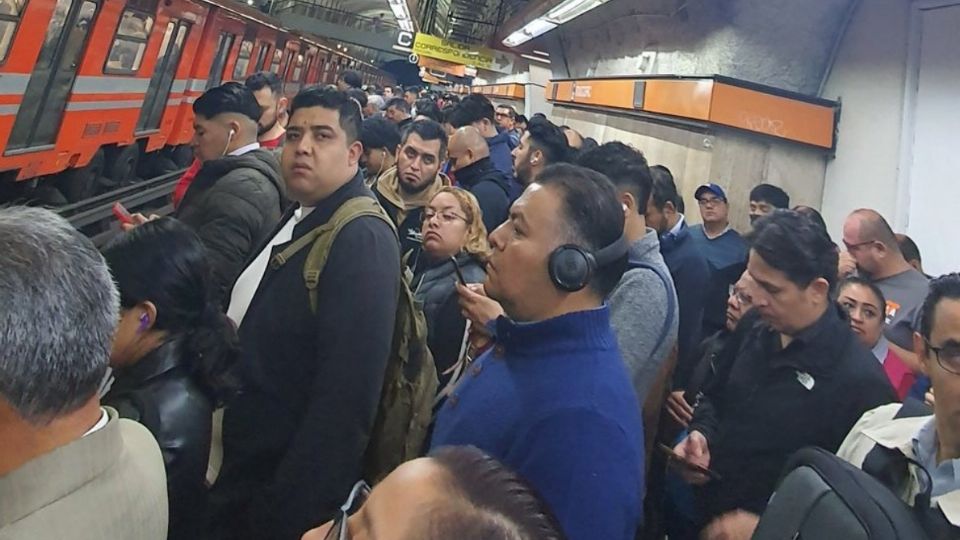 Usuarios del Metro reportan caos en Línea 7 este martes