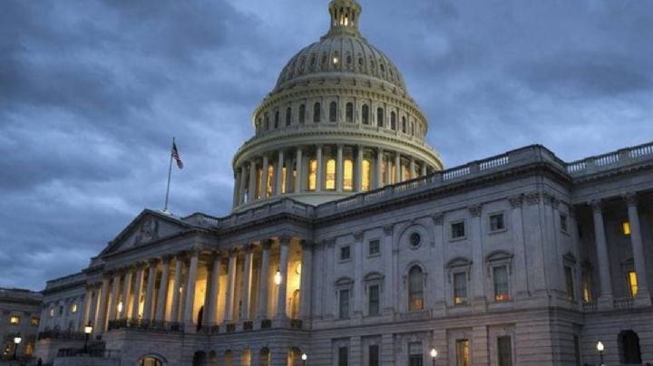 Senado de EU reta a Trump y aprueba revocar los aranceles a Canadá