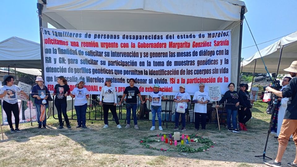 Familiares impiden reapertura de las fosas de Jojutla y exigen participación de FGR y GN