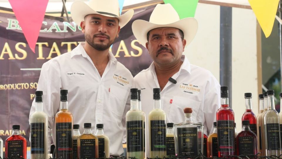 Ubaldo Grajeda y Ángel Ubaldo Grageda, dueños de la bacanora Las Tatemas