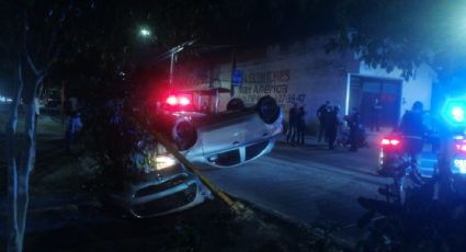 Volcadura nocturna sorprende a vecinos de la Arbide y Chapalita