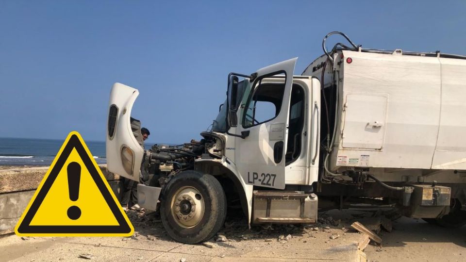 Camión de basura de Coatza se queda sin frenos y choca en malecón; hay un lesionado