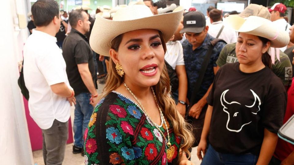 Evelyn Salgado gobernadora de Guerrero fue exhibida en un video cantando mientras el estado se sume en la violencia