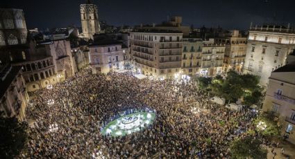 Valencianos llevan su rabia a las calles, acusan mala gestión de las autoridades ante la dana