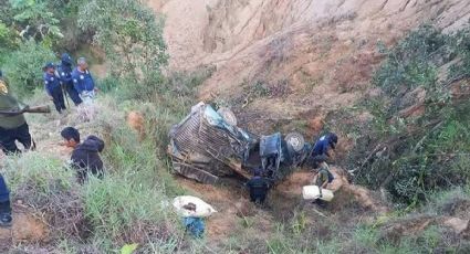 Camioneta cae en barranco en Ayutla de Libres, Guerrero; hay 5 muertos