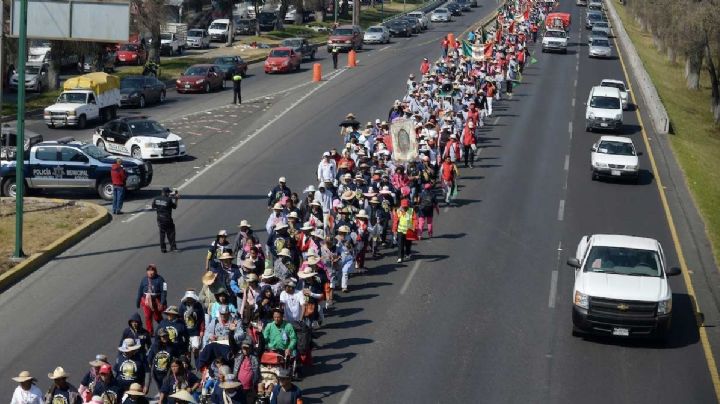 México-Pachuca: patrulla salva a peregrinación hacia la Basílica de atropellamiento masivo