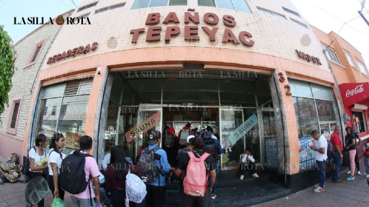 Le clavan el diente a peregrinos en la Basílica de Guadalupe