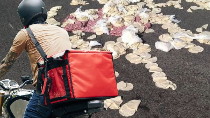 Atropellan a repartidor de tortillas en la Pachuca-Tulancingo; el producto salió volando