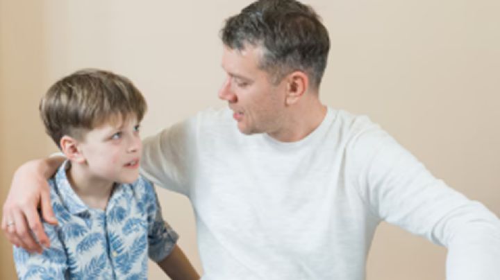Estas son las frases más dañinas que los padres dicen a sus hijos, según la psicología