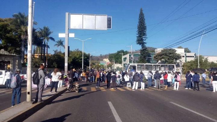Sitian Oaxaca con bloqueos carreteros, vialidades y centros comerciales