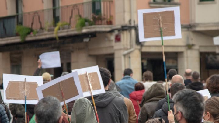 Familiares de exalcalde de Tlaxcoapan se manifiestan en Palacio Nacional, exigen su liberación