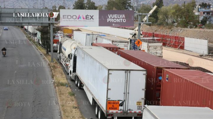 “Si no entrego el viaje, no me pagan”: Fernando, conductor atrapado por más de 40 horas en bloqueo en Ecatepec