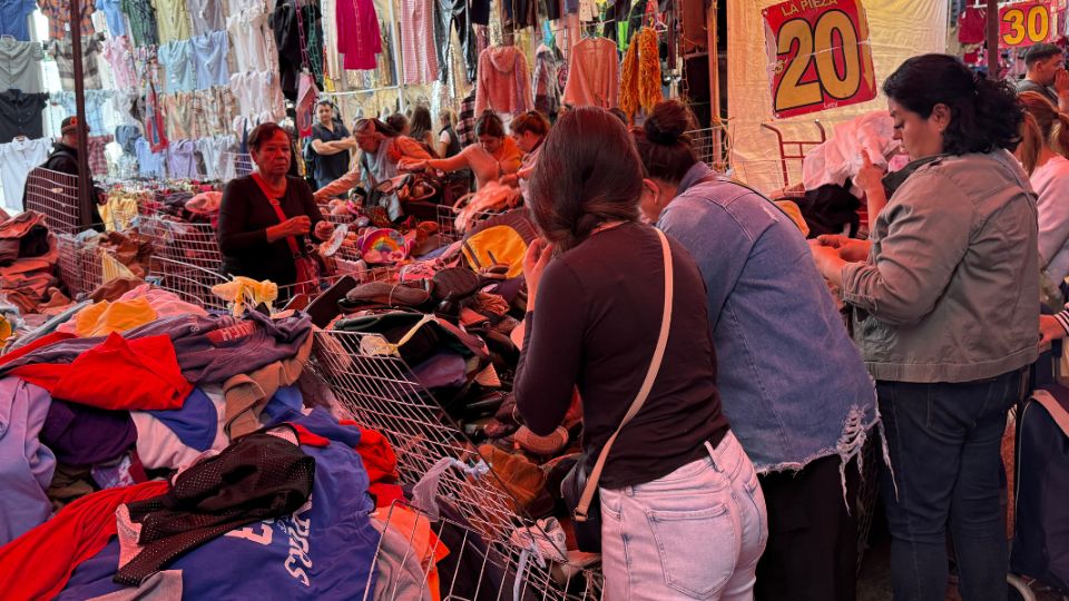 Ropa de paca en tianguis