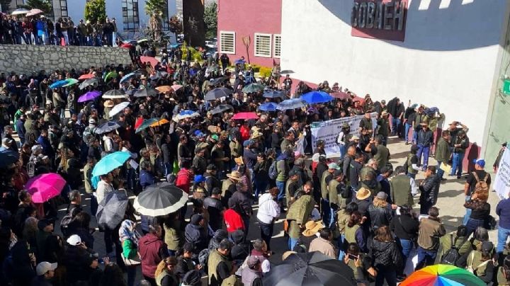 Trabajadores del Cobaeh exigen pago de prestaciones, piden destitución del director