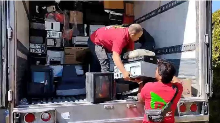 Basura electrónica: Llenan 3 tráileres de televisiones y celulares viejos