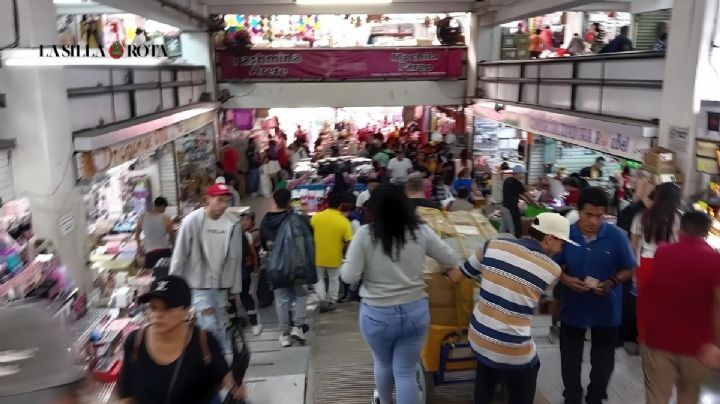 Plazas chinas en el Centro Histórico, en actividad y llenas pese a operativos