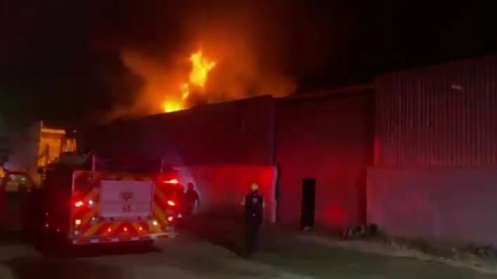 Arde fábrica en la colonia Industrial Juárez en León