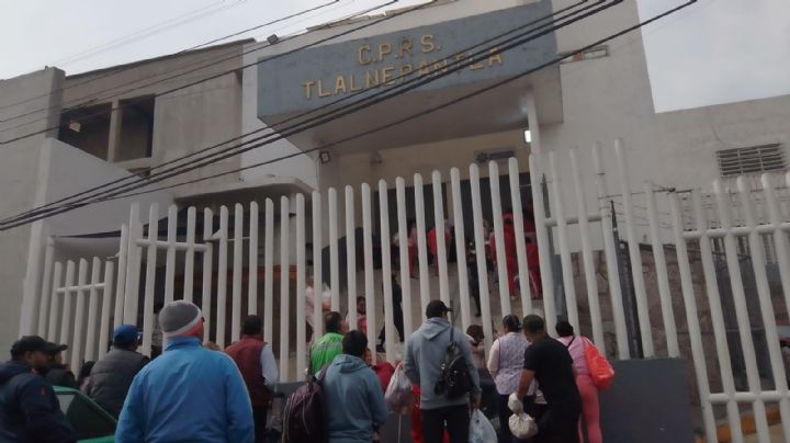 Familiares llevan cenas especiales a internos en el penal de Barrientos